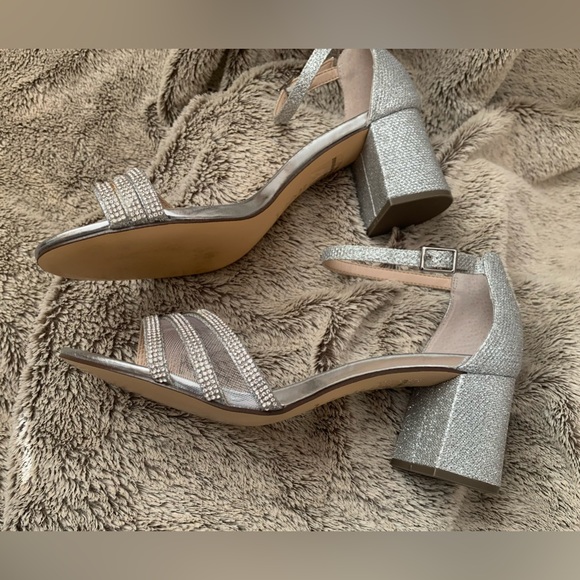 Nina block heeled sandal - Picture 3 of 11